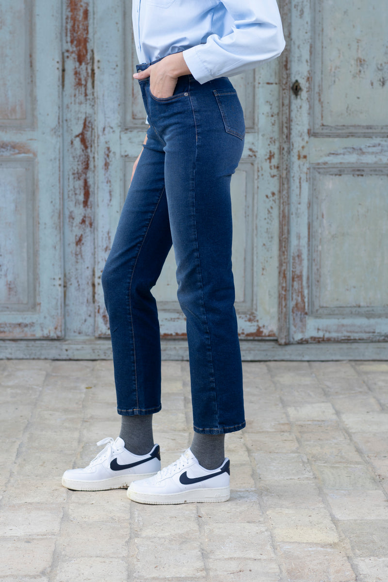 Hong Classic Straight-Leg High-Waist Jeans